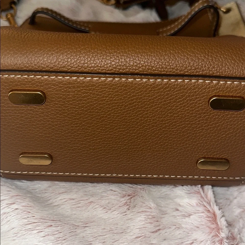 Tory Burch Lee Radziwill Tan and Gold Shoulder/ crossbody bucket Bag - Picture 6 of 16